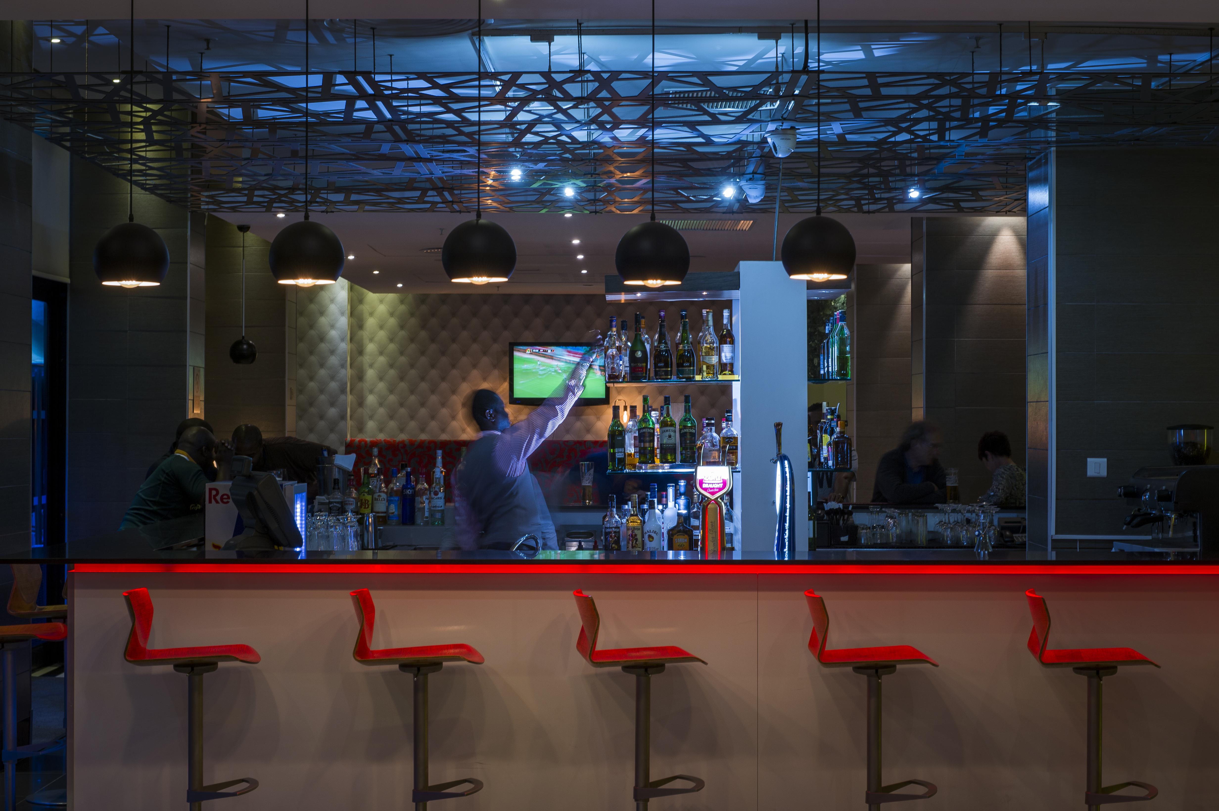 Radisson Blu Hotel, Πορτ Ελίζαμπεθ Εξωτερικό φωτογραφία The bar at the lounge
