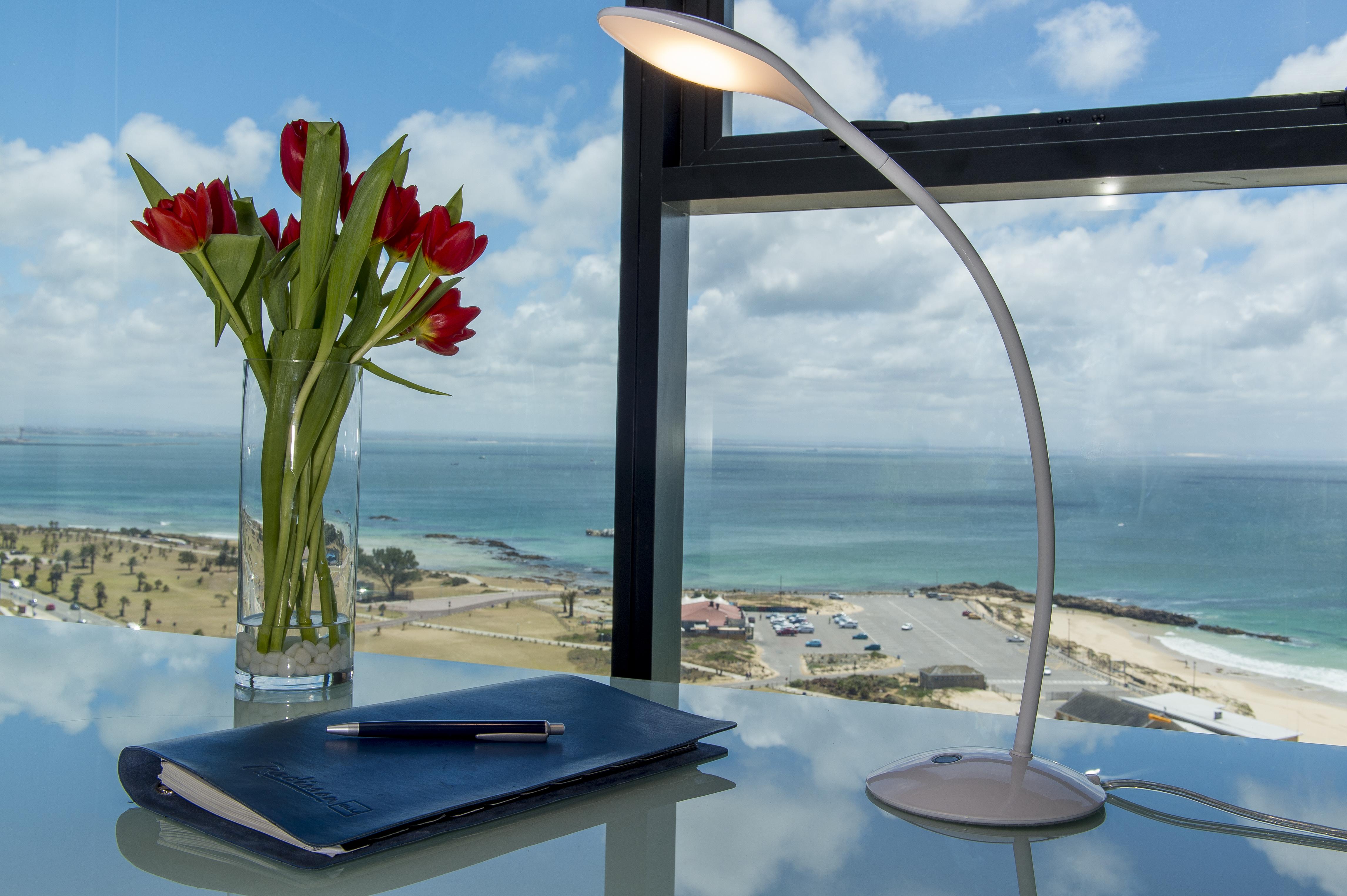 Radisson Blu Hotel, Πορτ Ελίζαμπεθ Εξωτερικό φωτογραφία LED desk lamp