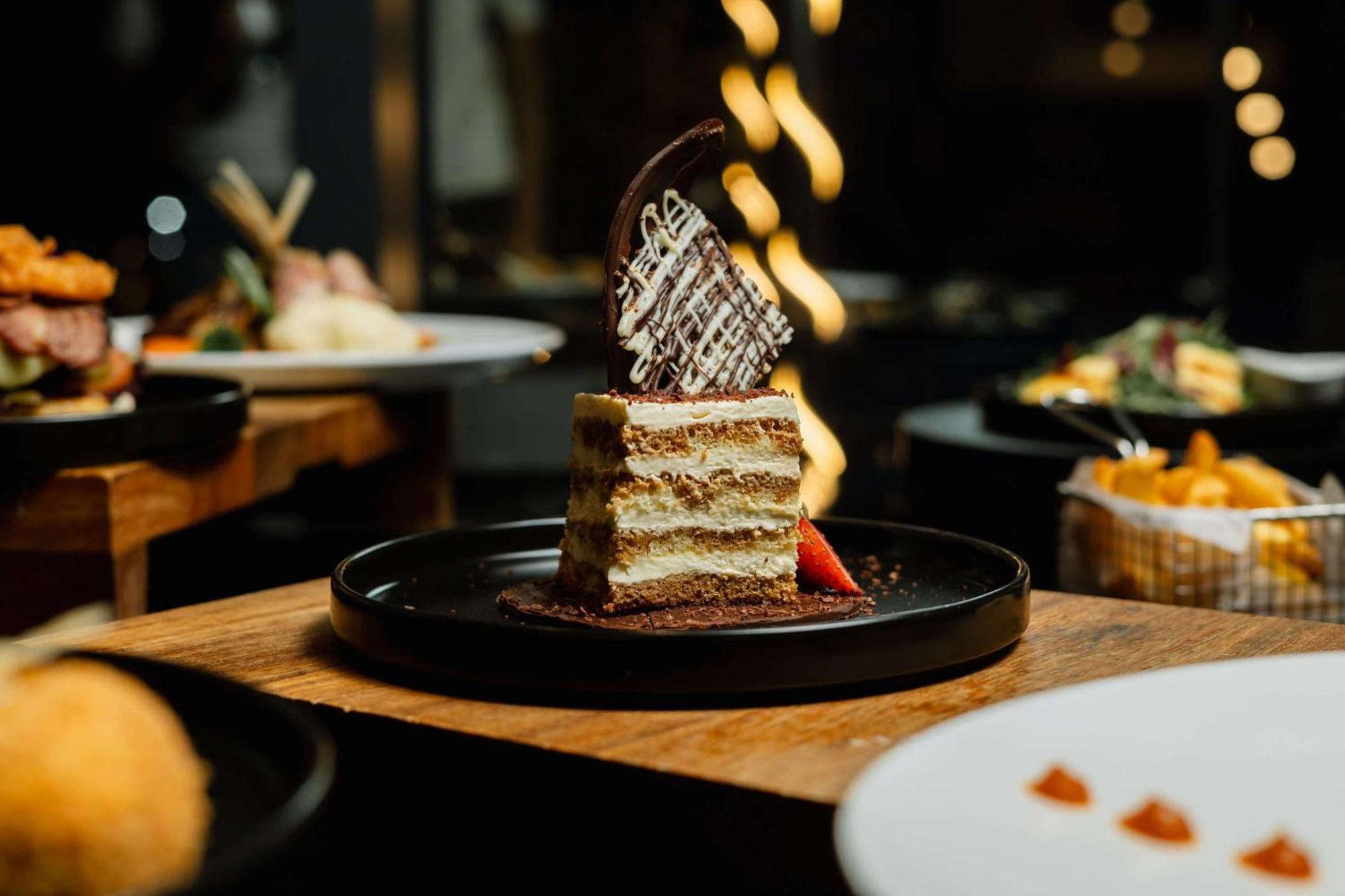 Radisson Blu Hotel, Πορτ Ελίζαμπεθ Εξωτερικό φωτογραφία A piece of chocolate cake