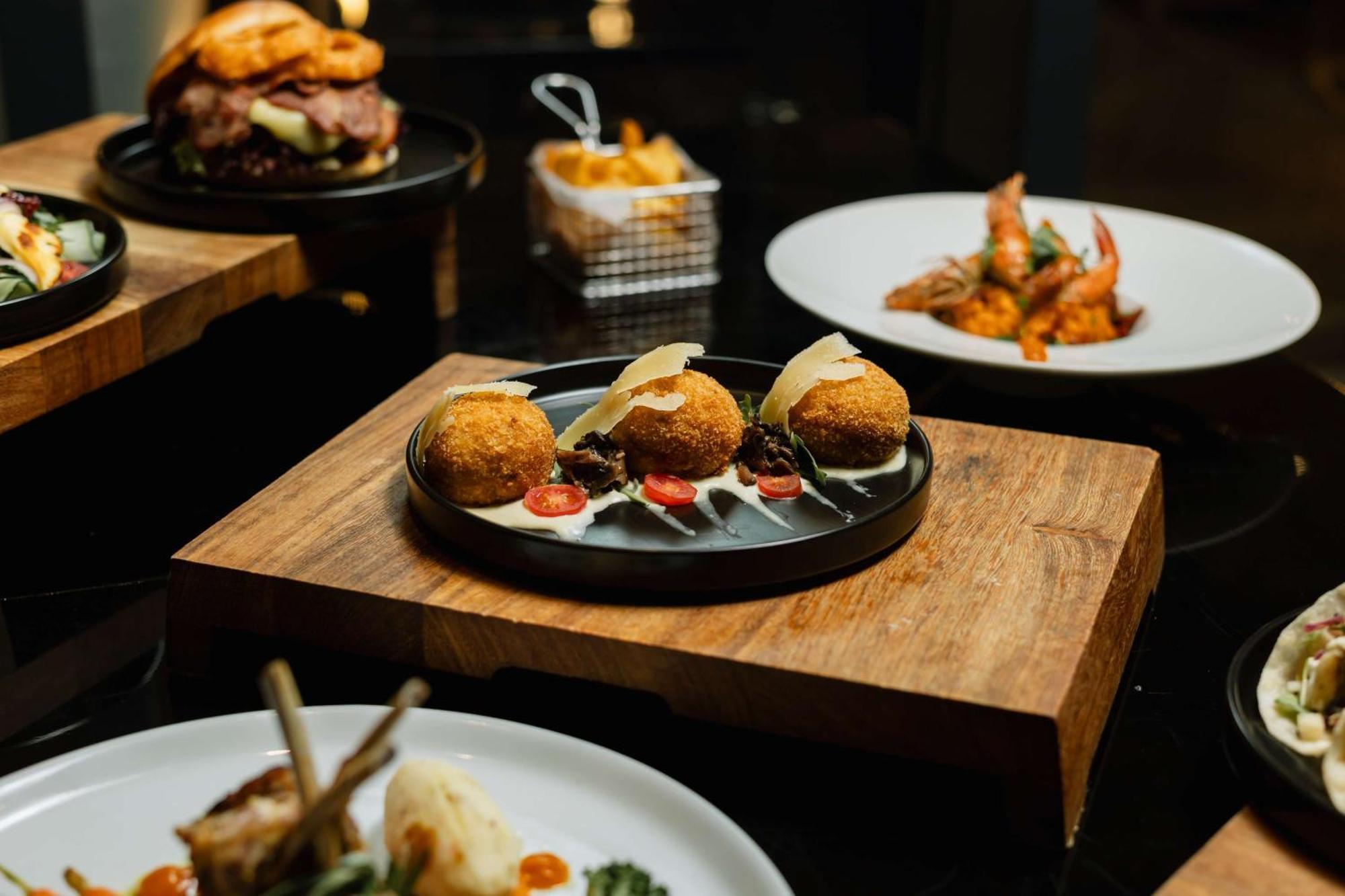 Radisson Blu Hotel, Πορτ Ελίζαμπεθ Εξωτερικό φωτογραφία A selection of tapas