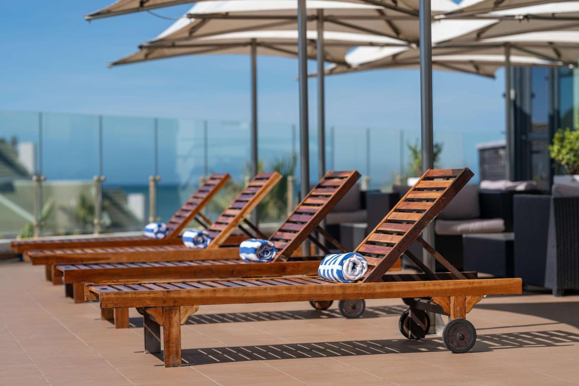 Radisson Blu Hotel, Πορτ Ελίζαμπεθ Εξωτερικό φωτογραφία Sunloungers on a cruise ship