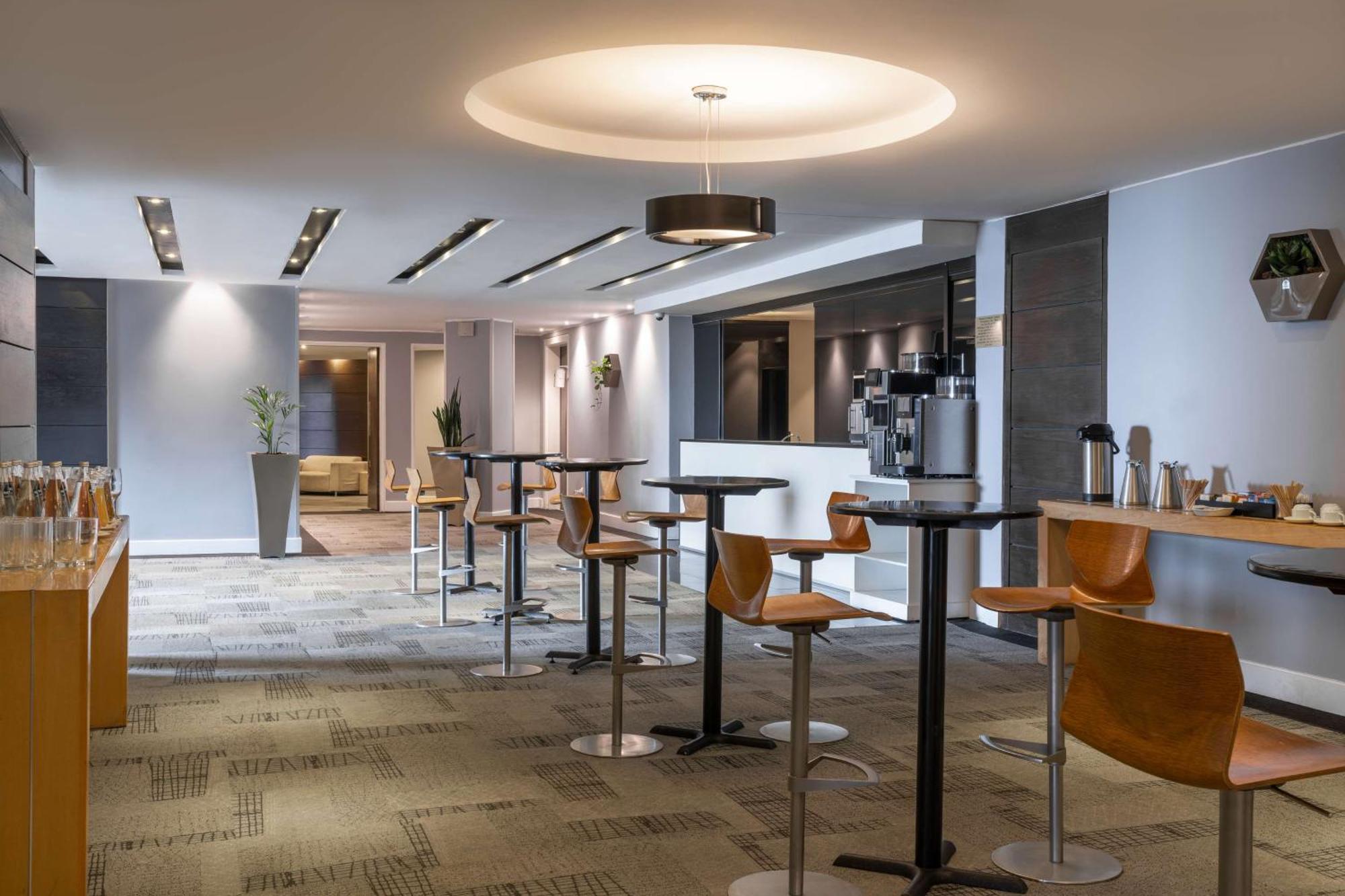 Radisson Blu Hotel, Πορτ Ελίζαμπεθ Εξωτερικό φωτογραφία The lounge at the airport