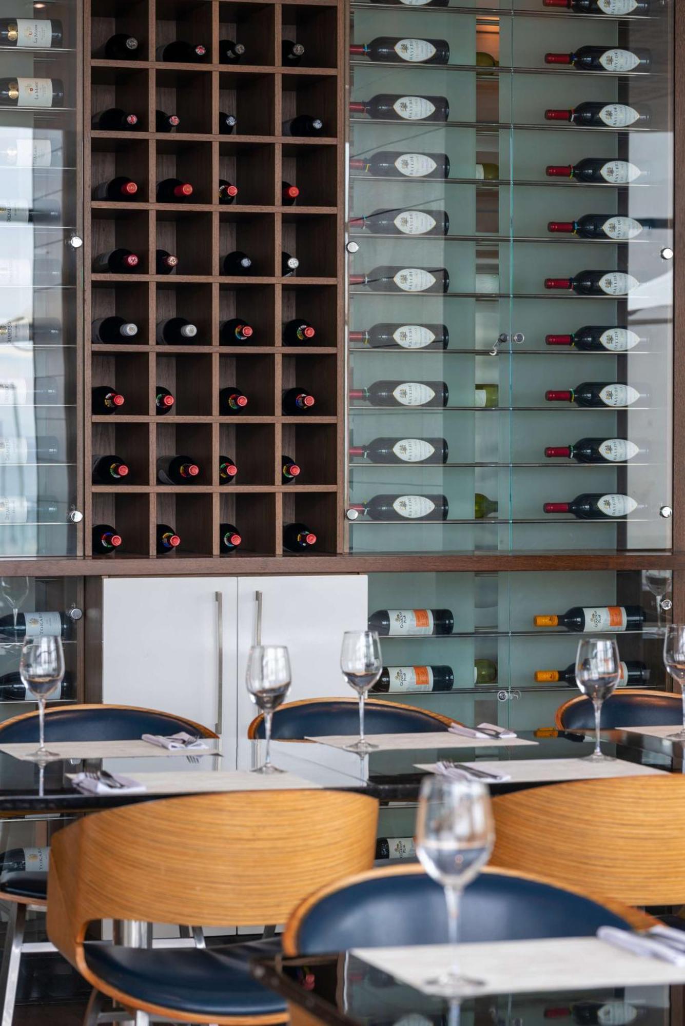 Radisson Blu Hotel, Πορτ Ελίζαμπεθ Εξωτερικό φωτογραφία Wine rack